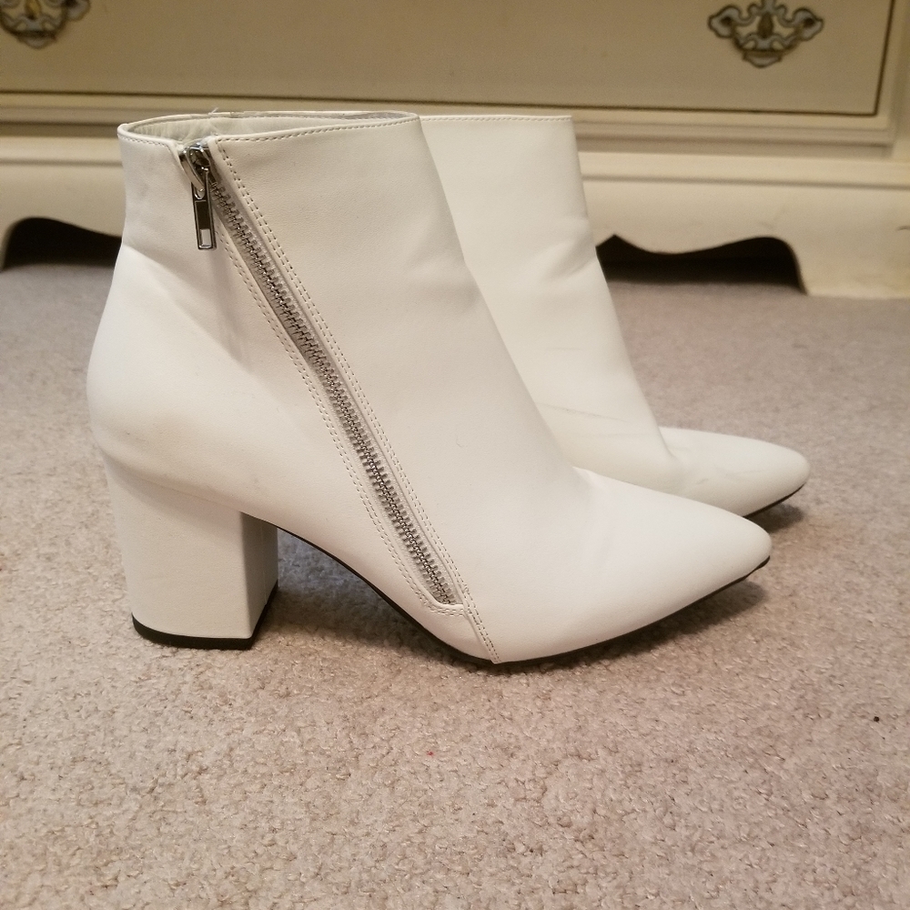 Womens heeled boot